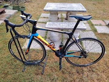 bici da corsa giant in carbonio