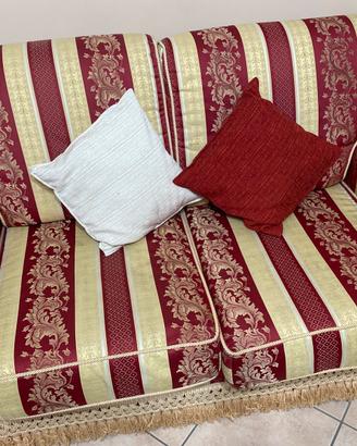 Elegante divano classico damascato bordeaux /beige