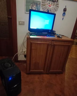 PC fisso+monitor+tastiera e mouse 