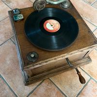 Grammofono 1920 con disco in pietra