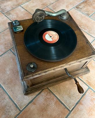 Grammofono 1920 con disco in pietra