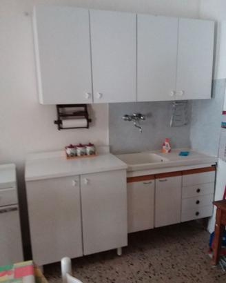 Pensili cucina e mobiletto