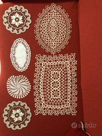 Lotto 70 centrini e sotto bicchieri