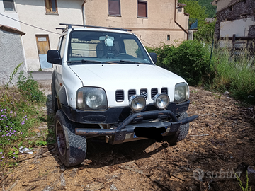 Fuoristrada suzuki jimny