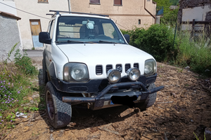 Fuoristrada suzuki jimny