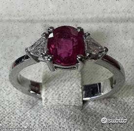 ANELLO IN ORO 18kt. DIAMANTI TRIANGOLI E RUBINO