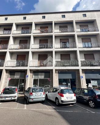NEGOZIO A GIUSSANO