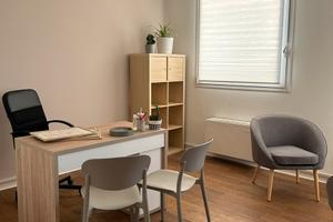 Stanza uso ufficio sabato mattina e pomeriggio