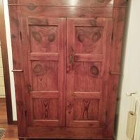 Armadio in legno di pino massiccio
