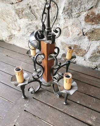 LAMPADARIO RUSTICO IN FERRO BATTUTO
