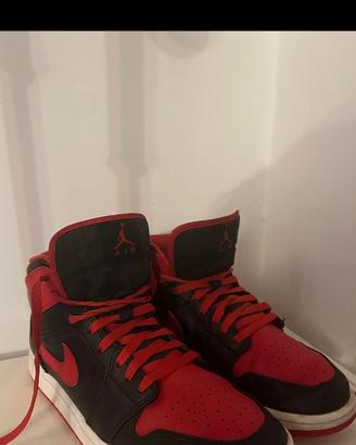 Jordan 1 mid reverse taglia 44 