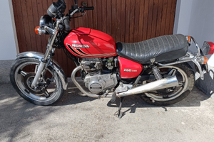 Moto d'epoca iscritta asi