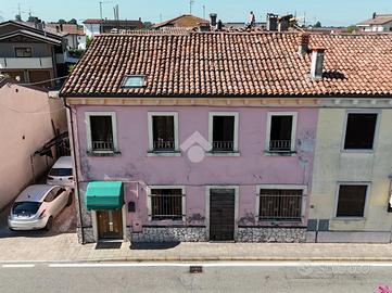 CASA SEMINDIPENDENTE A BELFIORE