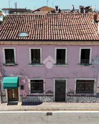 CASA SEMINDIPENDENTE A BELFIORE