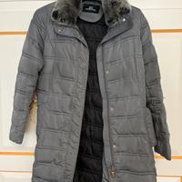 Piumino con collo in pelliccia sintetica