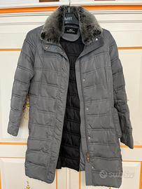 Piumino con collo in pelliccia sintetica