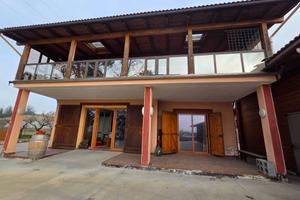 Villa di 424 m² con più di 5 locali e box auto dop