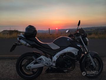 Suzuki gsr 600