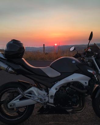 Suzuki gsr 600