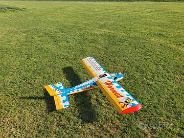 AEREO RADIOCOMANDATO PRONTO AL VOLO HORNET