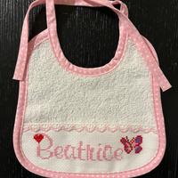 Bavaglino puro cotone, ricamo punto croce