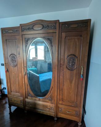 Armadio fine '8oo in legno stile Umbertino.