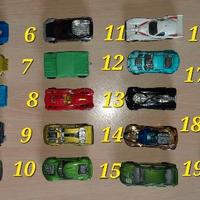 Vari giocattoli serie "Hotwheels"