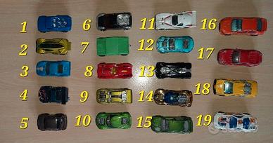 Vari giocattoli serie "Hotwheels"
