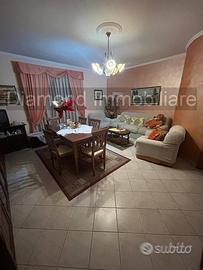 Appartamento con cortile e garage a Mascali