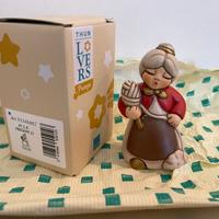 Lia la filatrice presepe classico THUN