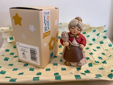 Lia la filatrice presepe classico THUN