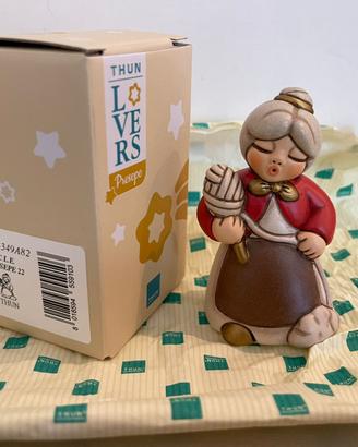 Lia la filatrice presepe classico THUN