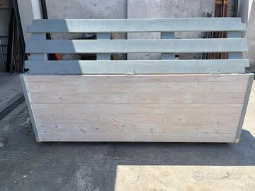 Cassone / Baule da esterno in legno con ruote