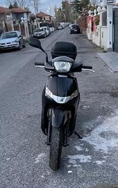 Peugeot. Tweet 125