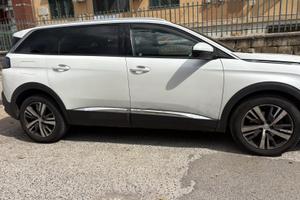Auto peugeot 5008