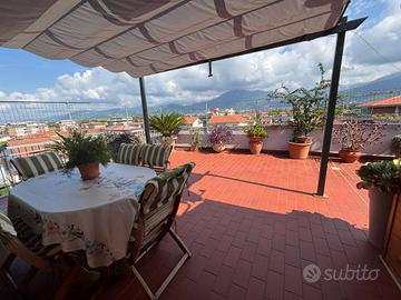 Attico / Mansarda di 120 m² con 4 locali a Massa