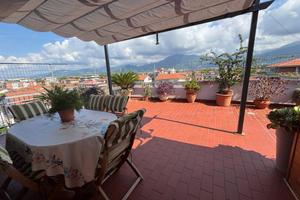 Attico / Mansarda di 120 m² con 4 locali a Massa