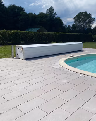 Copertura a tapparella per piscina interrata