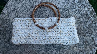 borsa bianca e oro all'uncinetto