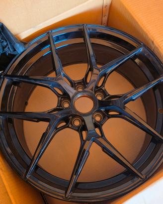 Cerchi in lega Motec MCR4 Ultimate 19" 5x114.3 ET4