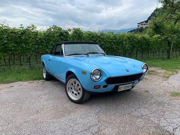 FIAT 124 Spider