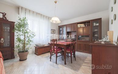 AMPIO QUADRILOCALE IN BIFAMILIARE CON ASCENSORE