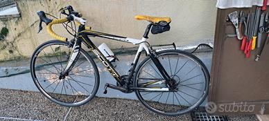 Bicicletta corsa carbonio scott