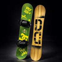 Tavola snowboard e attacchi