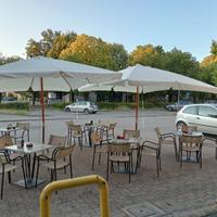 ombrelloni da giardino locale con base in cemento