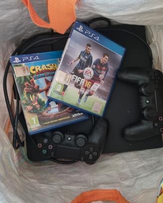 Ps4 pro 1 tb + 2 controller+ 2 giochi