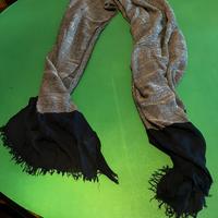 Sciarpa grigia e blu