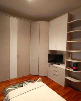 Armadio angolare 3 metri per 2,5 metri