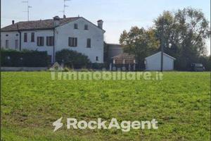 CASALE CON TERRENI IN VIA EX SCUOLE, GUALTIERI (RE