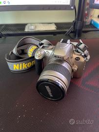 Nikon F55 + obiettivo kit + borsa fotografica